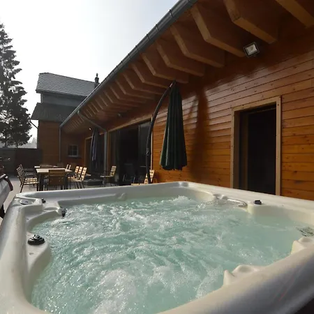 Walk Luxury With Pool בית נופש רוברטוויל