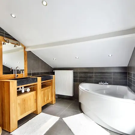 Walk Luxury With Pool רוברטוויל